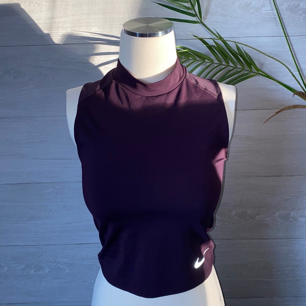 Nike NWOT CROP TOP 💜
